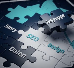Eine 3D-Illustration von ineinandergreifenden Puzzleteilen in den Farben Dunkelblau, Weiß und Türkis. Auf den Puzzleteilen stehen zentrale Begriffe des Marketings: „Story“, „SEO“, „Design“ und „Daten“. Ein einzelnes dunkelblaues Puzzleteil mit der Aufschrift „Zielgruppe“ schwebt über dem Puzzle und ist im Begriff, die entscheidende Lücke zu schließen. Das Bild symbolisiert das Zusammenspiel verschiedener Strategien für ein ganzheitliches Marketing-Konzept.